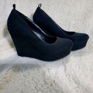 Black Wedges